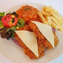 ไก่อลาสก้า (สเต็กไก่อลาสก้า2ชิ้น+เฟรนฟราย+สปาเก็ตตี้หมู+สลัด)