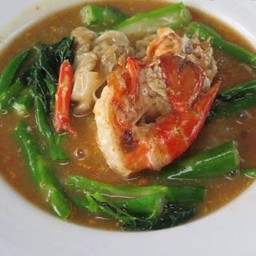 ราดหน้าเส้นใหญ่ทะเล