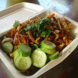 ยำไก่ทอด