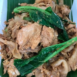 เส้นใหญ่ผัดซีอิ๊วหมู