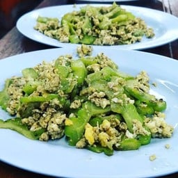 มะระผัดไข่