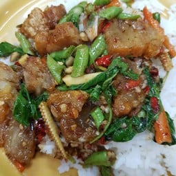 ข้าวราดผัดกระเพรา