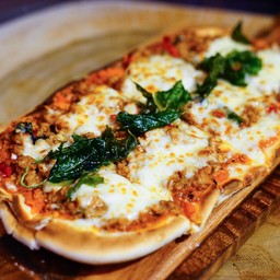 pizza กระเพรา