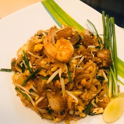 ผัดไทยเลียจาน