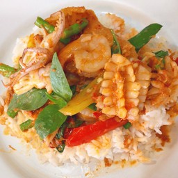 ข้าวราดผัดพริกแกง