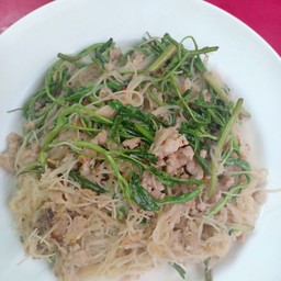 กะเฉดผัดหมี่ใส่หมูสับ
