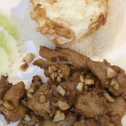 ข้าวหน้า_ผัดกระเทียมพริกไท+ไข่ดาว