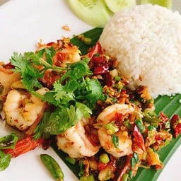 ข้าวราดกุ้งผัดพริกเกลือ