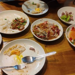 วันนี้กินลืมถ่ายอร่อยมากครับ บรรยากาศดี ราคาไม่แพง กระเพราหมูกรอบเบิ้ลไปสองจาน