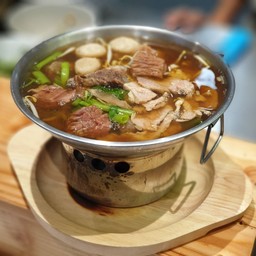 ฮงไน้ ก๋วยเตี๋ยวชายคลอง Central Village