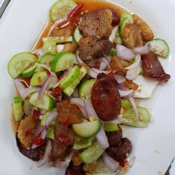 ยำกุนเชียงหมูกรอบ