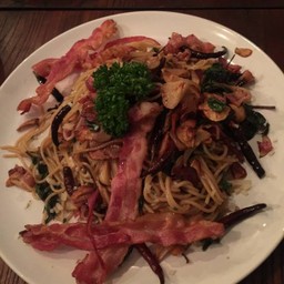 Spaghetti Bacon with dry chili