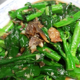 คะน้าผัดปลาแห้ง