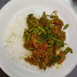 ข้าวราดผัดพริกแกง(ใต้)