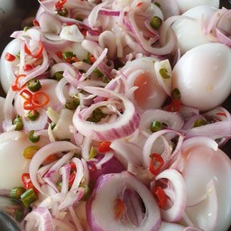 ยำไข่ต้ม