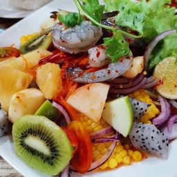 ยำผลไม้กุ้งสด