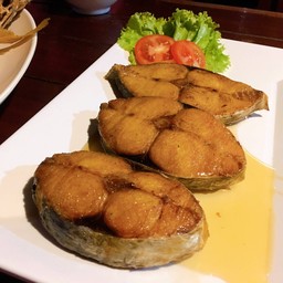 ปลาอินทรีย์ทอดน้ำปลา