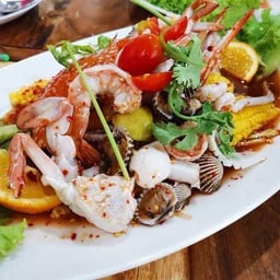 ยำรวมทะเล 4 อย่าง ปู+กุ้ง+หอยแครง+ปลาหมึก