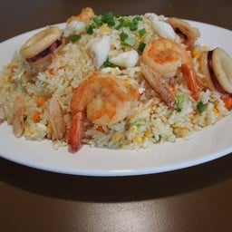 ข้าวผัดรวมทะเล (จานใหญ่)