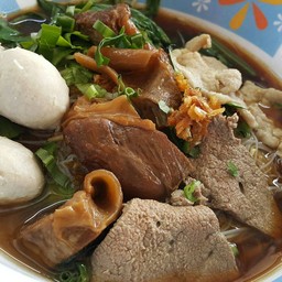 ก๋วยเตี๋ยวหมูตุ๋น