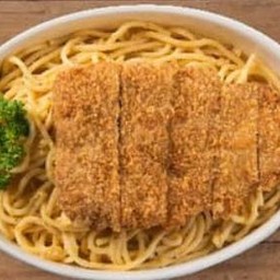 คาโบนาร่าหมูสันในชุปเกล็ดขนมปังทอด