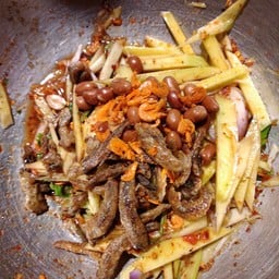 ยำมะม่วงปลากรอบ