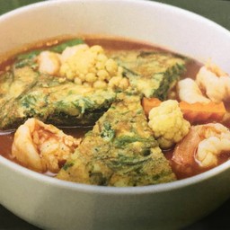 แกงส้มชะอมกุ้งผักรวม