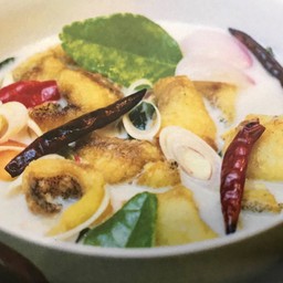 ต้มข่าปลาสลิด  泰式冬卡椰奶鱼汤