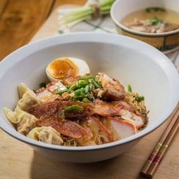 บะหมี่เกี๊ยวหมูหมูแดง - แห้ง