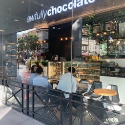 Awfully Chocolate Maccailum Street