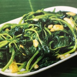 ผัดผักโขม