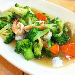 บล็อกโคลี่ผัดกุ้งสด