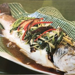 ปลากะพงนึ่งซีอิ้ว 梅蒸鲈鱼