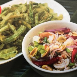 ยำผักบุ้งทอดกรอบ 凉拌炸空心菜