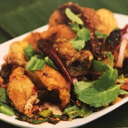 ลาบปลาช่อนทอด 凉拌炸鱼