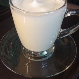 นมสดร้อน (Hot Fresh Milk)