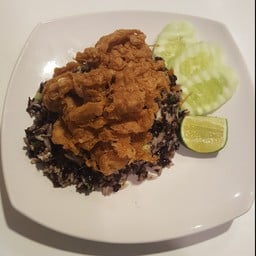ข้าวไรซ์เบอร์รี่ผัดไข่เสวย