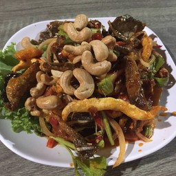 ยำสามกรอบ