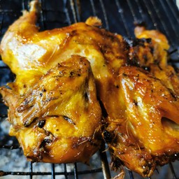 ไก่ย่างครึ่งตัว