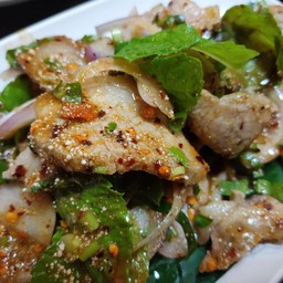 น้ำตกหมู