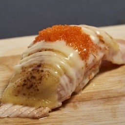 แซลมอนเบิร์นไฟซูชิ ชีส