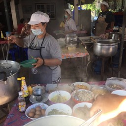 ตักกันแทบไม่ทัน