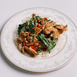 กะเพราหมูชิ้นราดข้าว