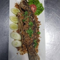 กะพงทอดราดกระเทียม