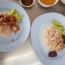 ข้าวมันไก่ รุ่งแสง ตลาดรามอินทรา กม.2