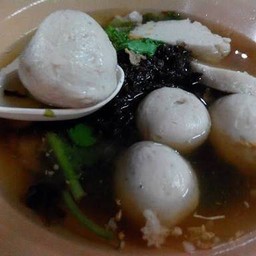 แกงจืดลูกชิ้นปลาสาหร่าย