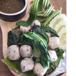 ลูกชิ้นลวกจิ้ม