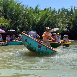 โชว์ เรือกระด้ง พร้อมเสียงเพลง