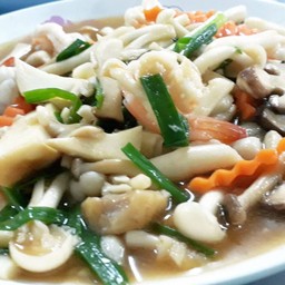 ผัดเห็ดรวมกุ้งสด
