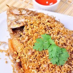 ปลาทอดกระเทียม